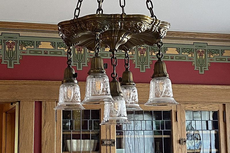 antique-hanging-light-fixture